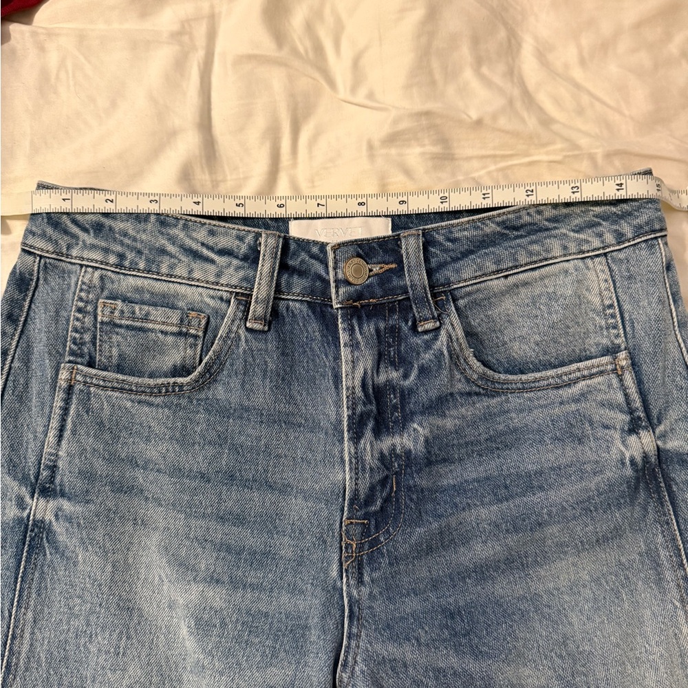 Light Wash Wide Leg Women’s Jeans - Picture 2 of 11